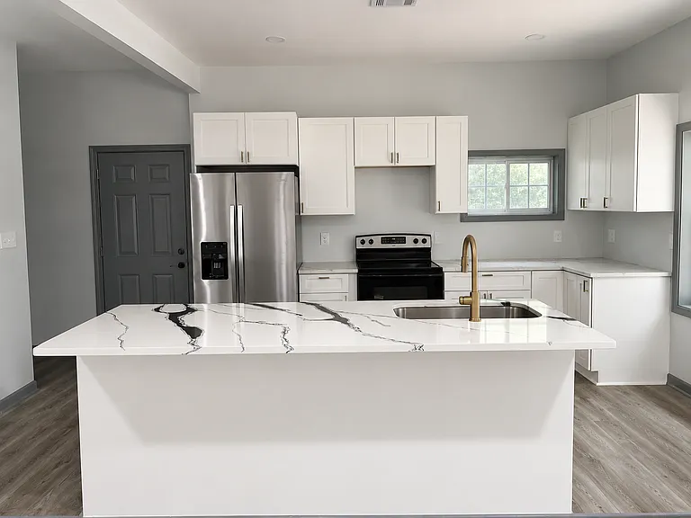 542 Elm St — Photo 14