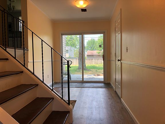 3rd image of 958 Halesworth Dr
