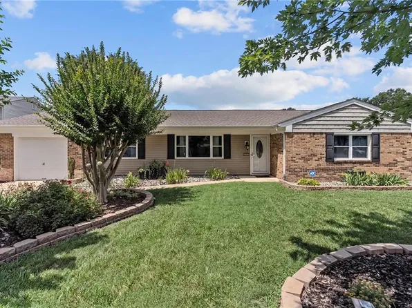 5112 Clear Lake Cir, Virginia Beach, VA 23464