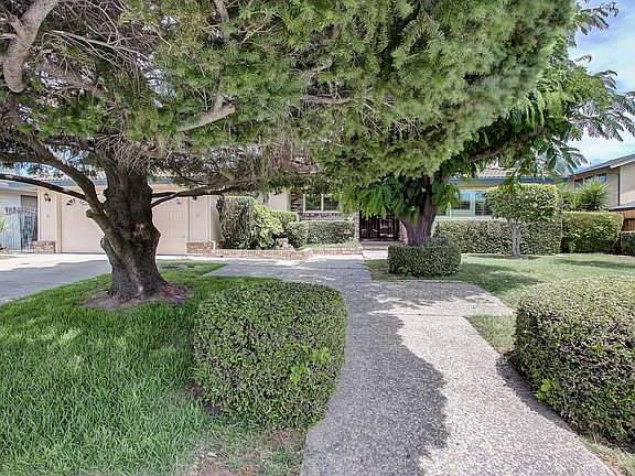 5th image of 7 Keel Ct