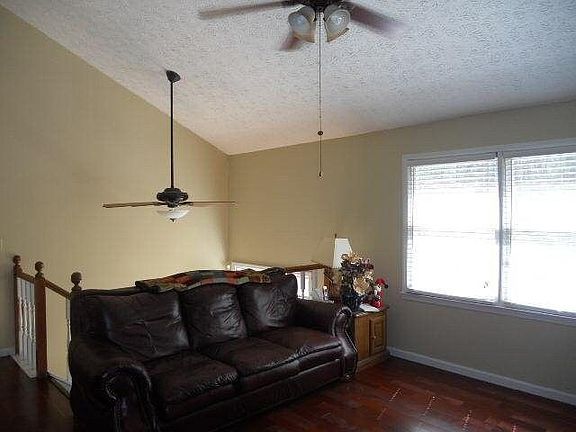4th image of 723 Shephard Ct NW