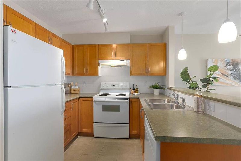 North Vancouver Apartment for rent - 1 Bedroom — photo 10