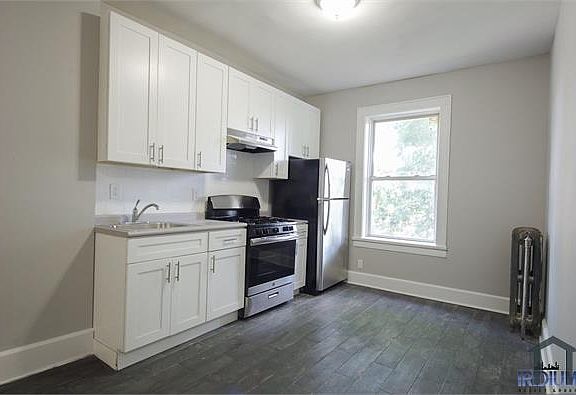 5th image of 477 Madison Ave