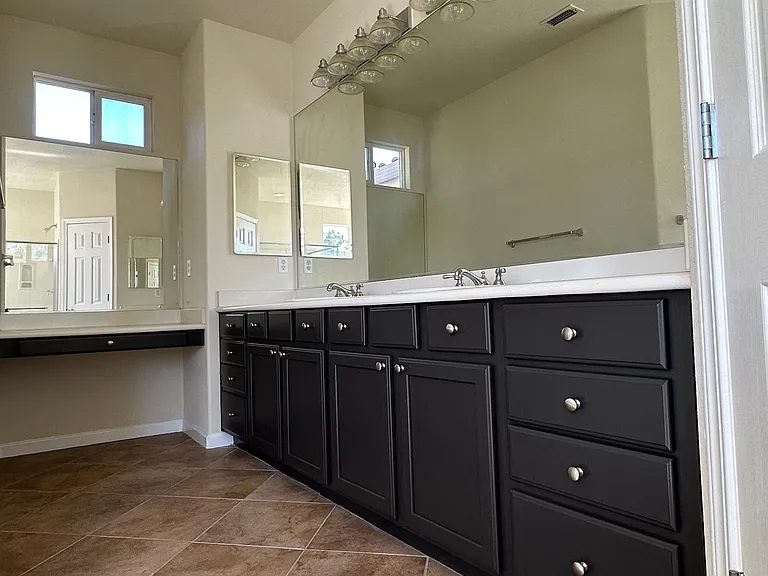 322 S Central Pkwy — Photo 23