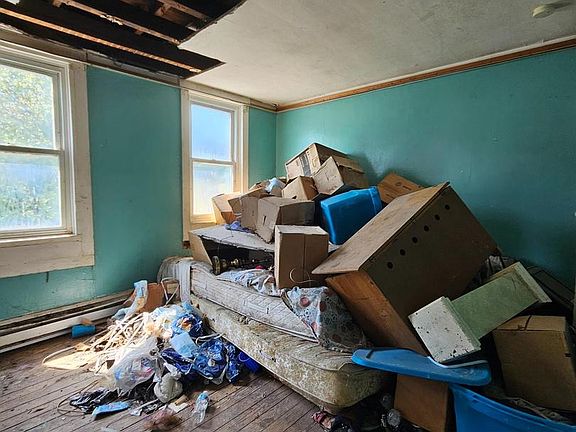 3rd image of 728 E Centre St