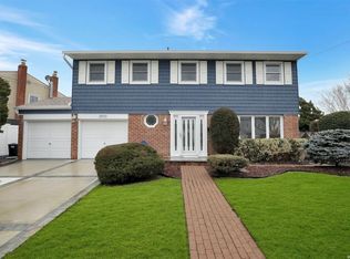 2933 Riverside Dr, Wantagh, NY 11793