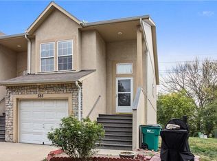 585 S Woodson Ln, Gardner, KS 66030