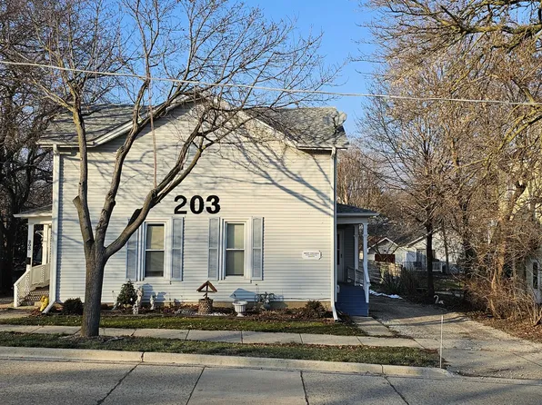 203 E Washington St, West Chicago, IL 60185