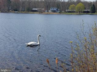 3233 N Shore Dr, Williamstown, NJ 08094