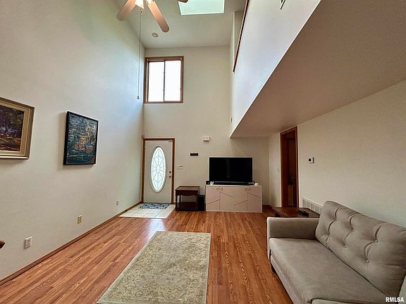 4th image of 108 N Gordon Ln