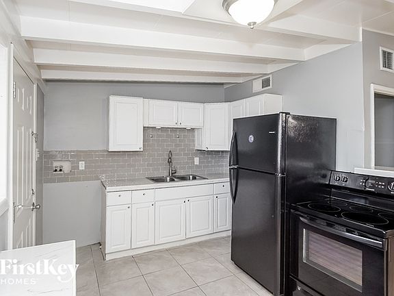4th image of 213 Hillcrest Dr