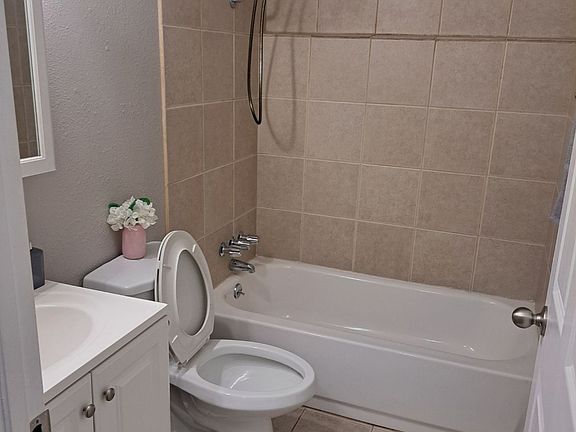 4th image of 3721 Biscay St NW #B