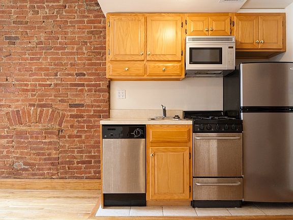 3rd image of 118 W 69th St APT 4B