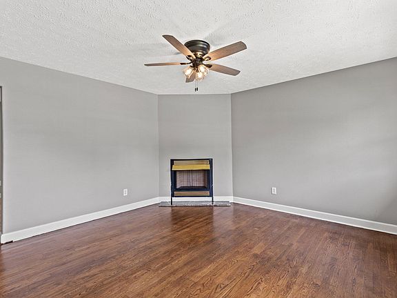 3rd image of 825 Wheatcroft Ct