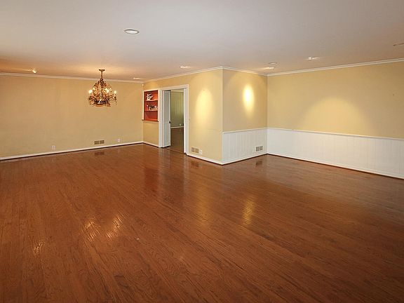 5th image of 3216 S Milam St