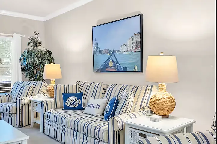 6253 Catalina Dr — Photo 3
