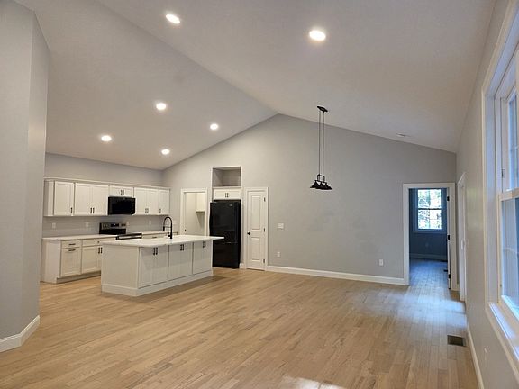 2nd image of 149 Bragg Hill Rd