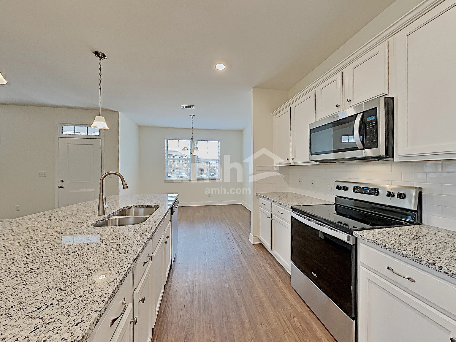 3 bed, 2.5 bath, 1920 sqft, $2,415 — Photo 3