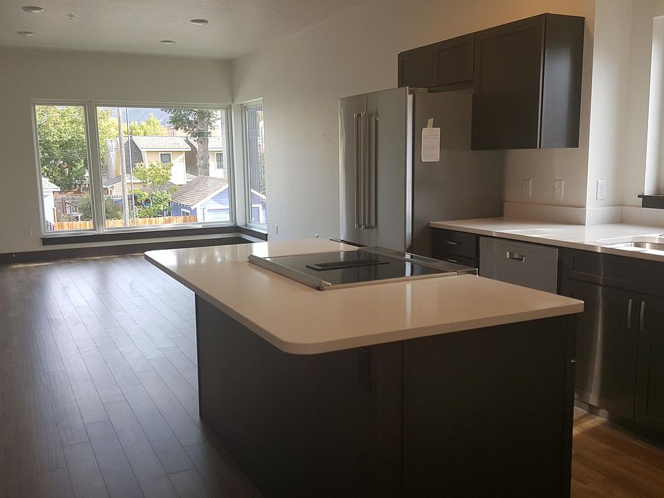1st image of 825 Grand Ave