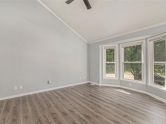 5th image of 3501 Winchester Dr