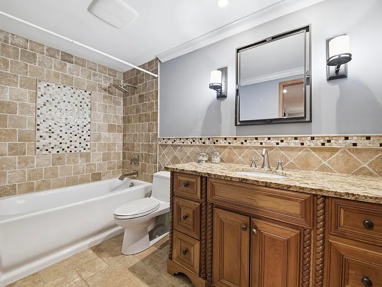 E Burr Oak Dr — Photo 15