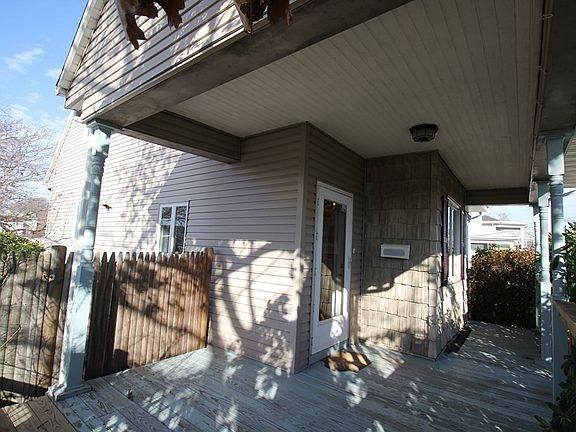 4th image of 110 Hollis Ave