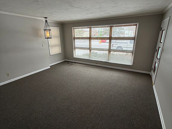 3rd image of 618 Federal Ave NE #618
