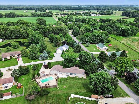 2nd image of 7472 Savanna Ln
