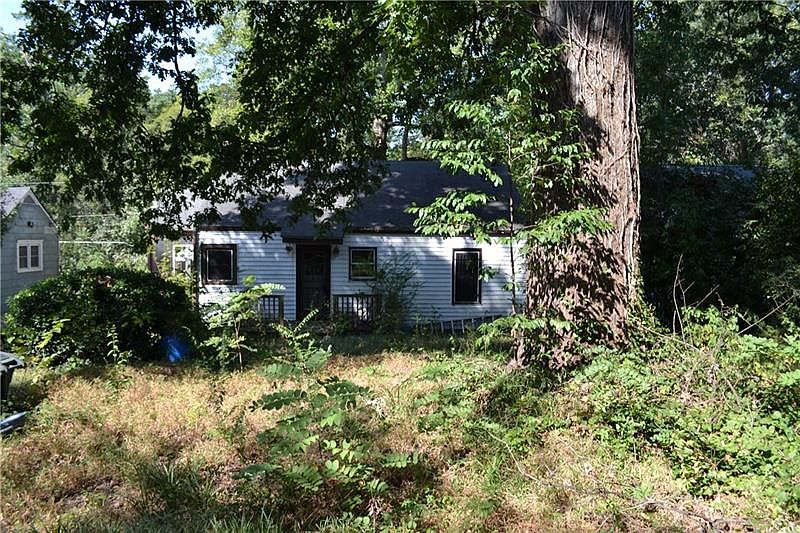 2nd image of 800 Gresham Ave SE