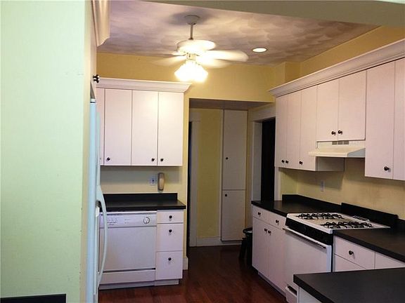 5th image of 415 Center Ave