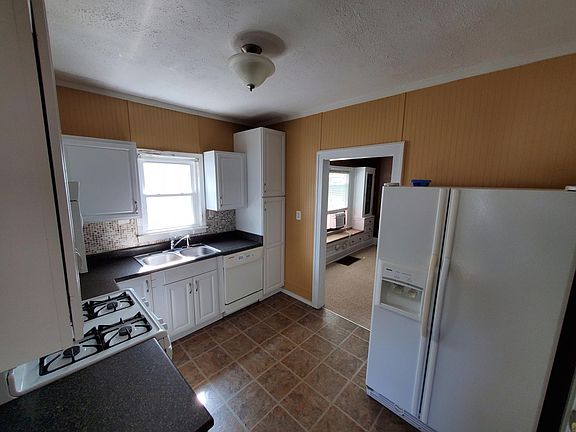 3rd image of 2129 Morrison Ave