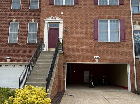 42771 Locklear Ter, Chantilly, VA 20152