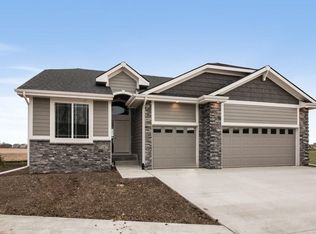 9187 Geanna Ct, West Des Moines, IA 50266