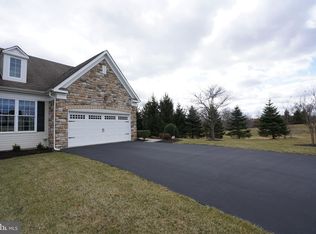 10 Reagan Dr, Sellersville, PA 18960