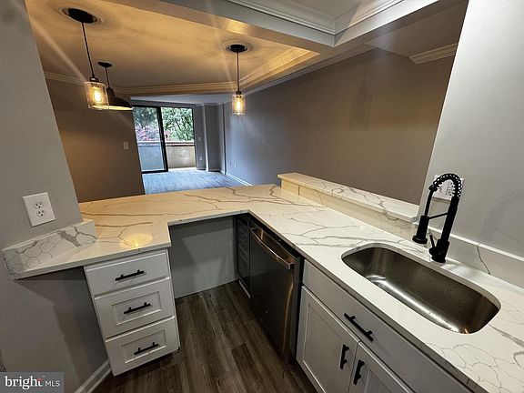 5th image of 2725 Connecticut Ave NW APT 303
