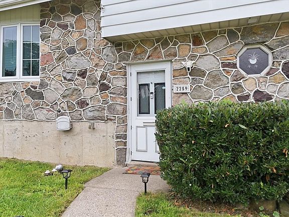 3rd image of 2259 Pinehurst Rd