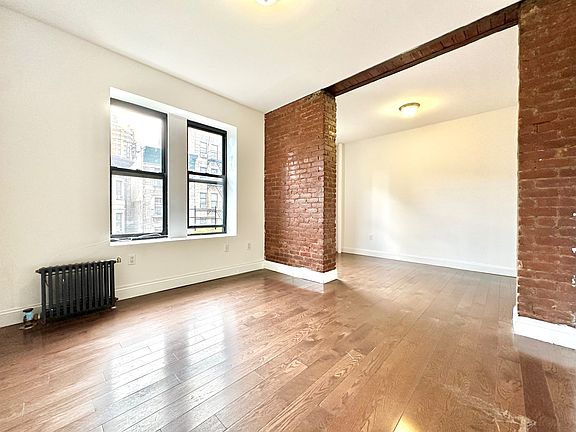 4th image of 121 La Salle St APT 19