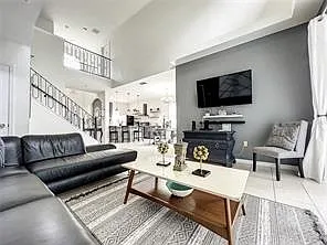 512 Pineloch Dr — Photo 3