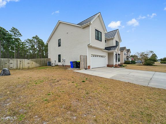 4th image of 346 Bahia Lane