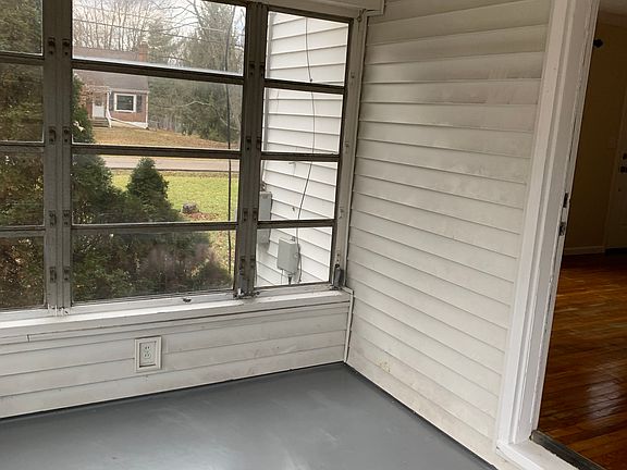 5th image of 4074 McLean Dr
