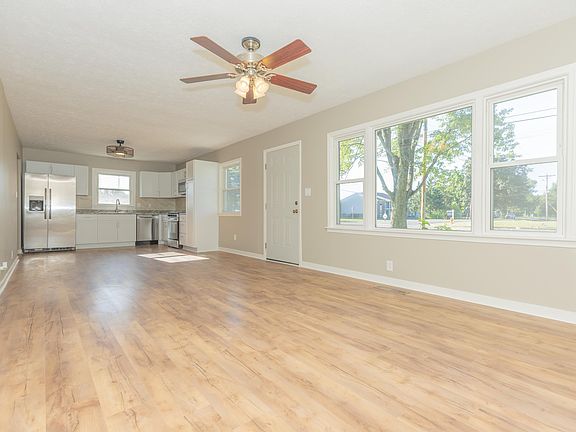 3rd image of 3116 Pollack Ave