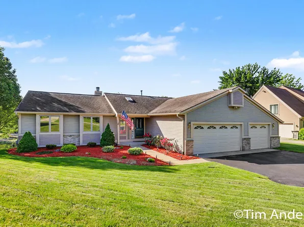6090 Arroyo Vista Dr NE, Rockford, MI 49341