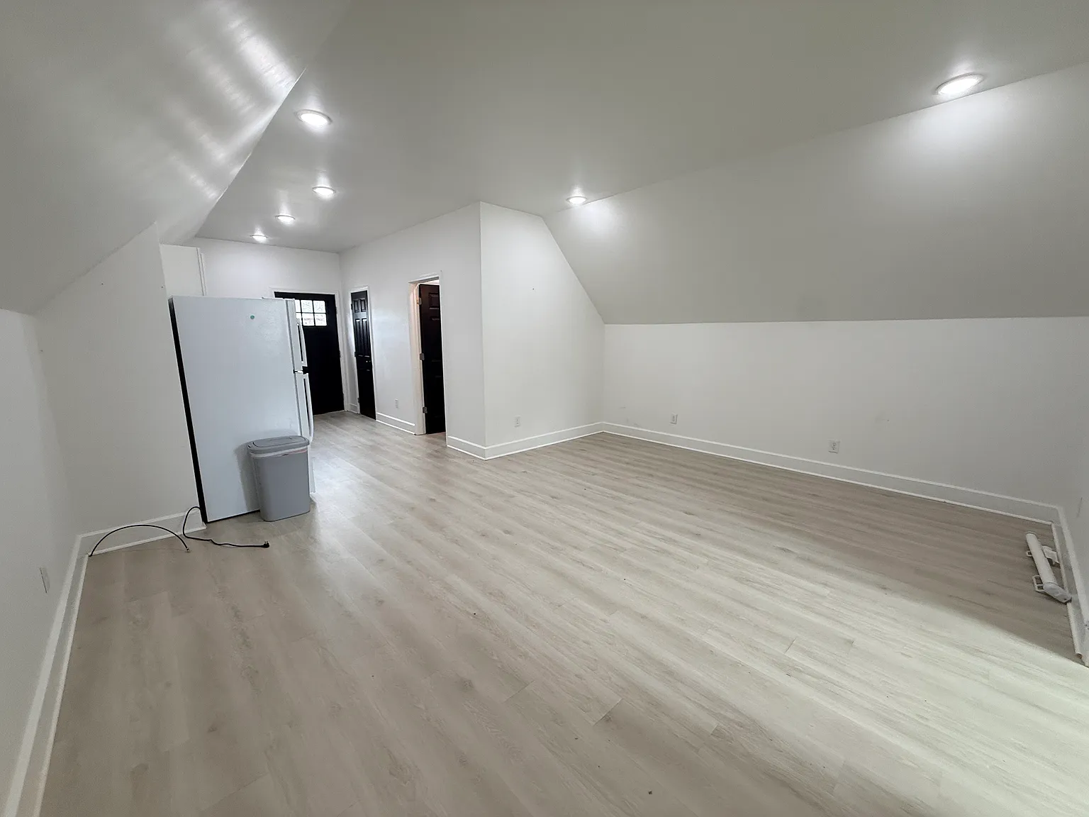 1 bed, 900 sqft, $1,000 — Photo 4