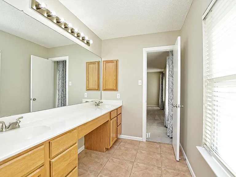 1307 Chalk Ln — Photo 19