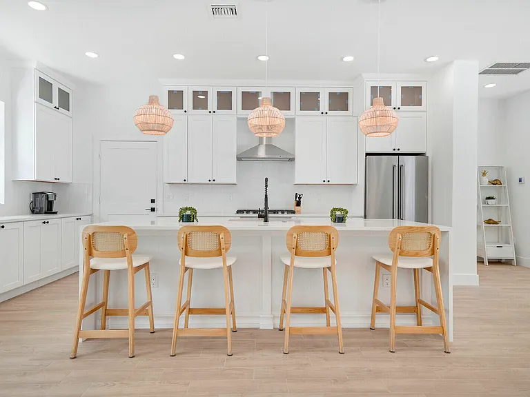 1248 N Harbor Dr — Photo 13
