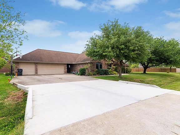 3rd image of 10303 Travis Ln