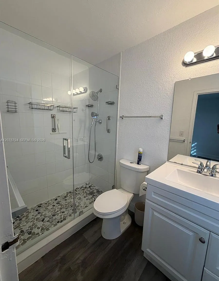 Doral Gardens Ii Condo — Photo 3