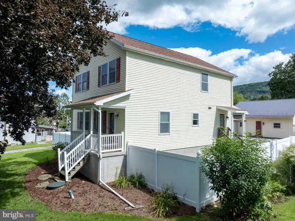 1080 W College Ave, Pleasant Gap, PA 16823