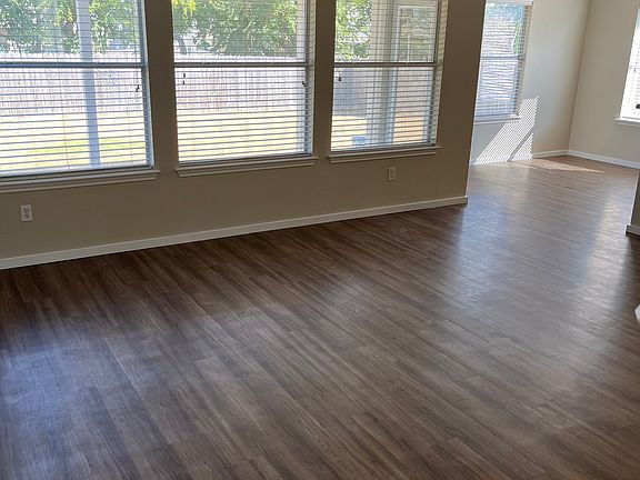 5th image of 304 Delby St