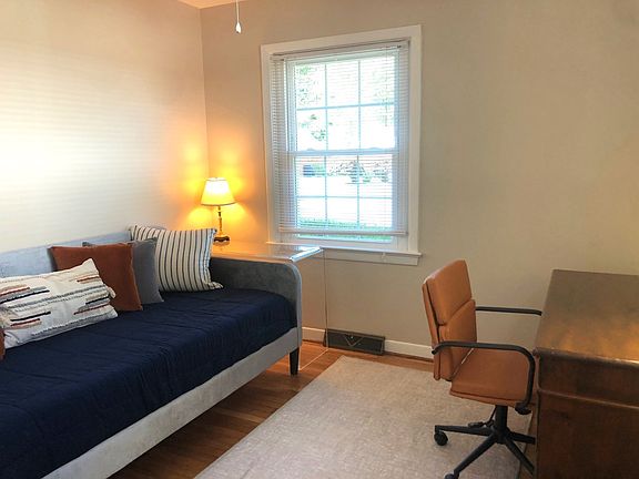 3rd image of 2033 Boeing Ave